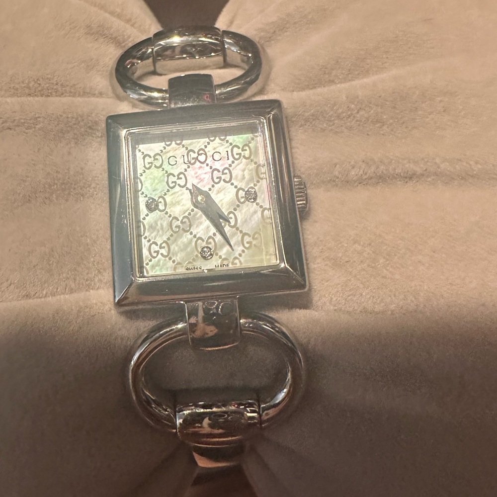 🇮🇹Vintage‼️Gucci Watch Silver Mother of Pearl designer luxury GG bracelet watch - Picture 8 of 17